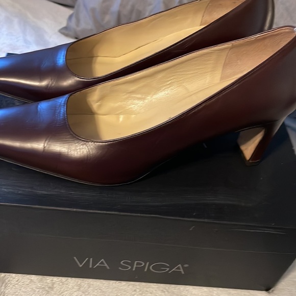 Brown pumps 2 inch heel. With lots of love left. They are a 10 but narrow. - Picture 5 of 7